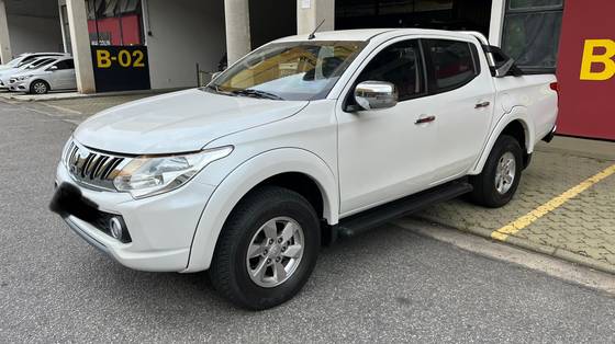 MITSUBISHI L200 TRITON 2.4 16V TURBO DIESEL SPORT HPE CD 4P 4X4 AUTOMÁTICO